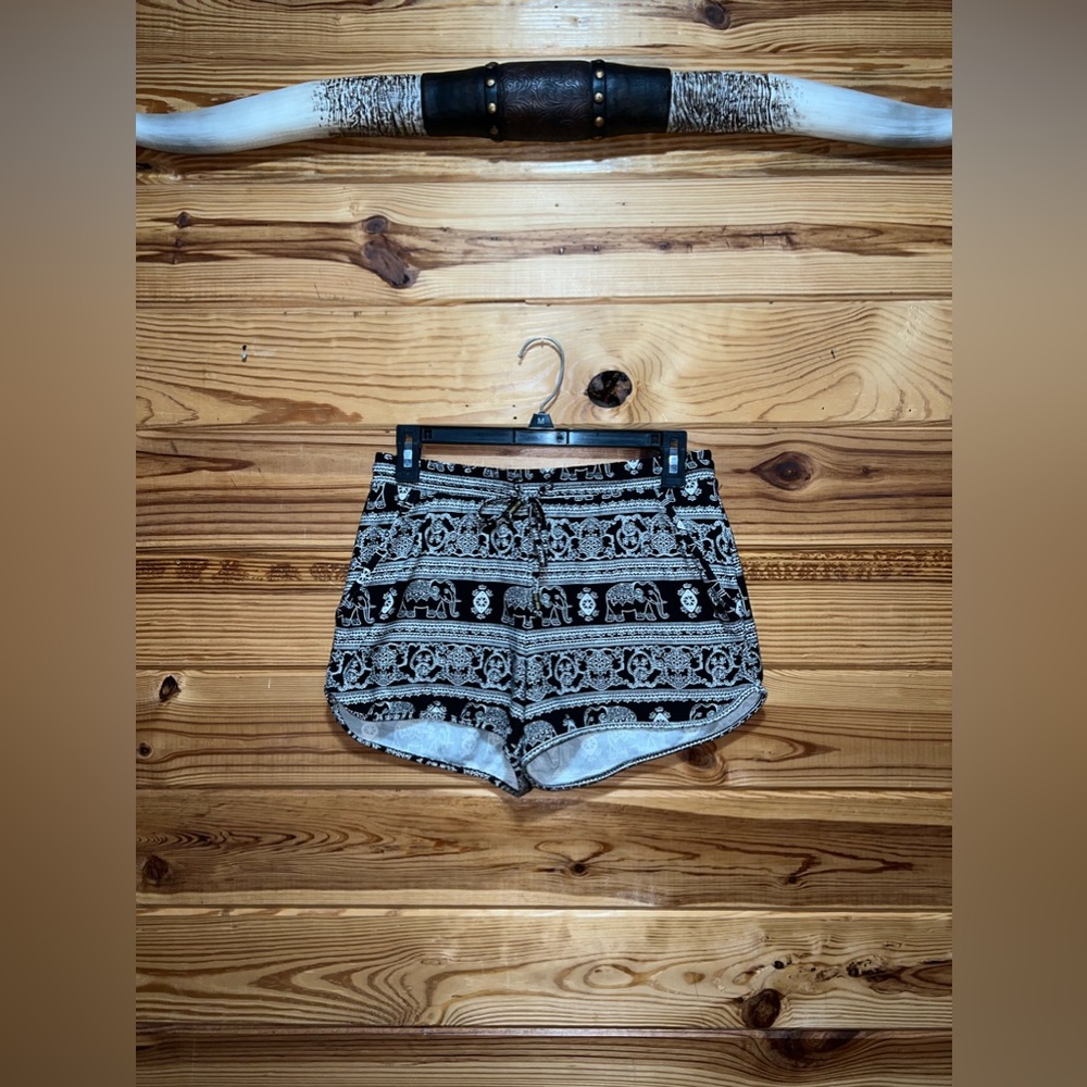 Mudd Black & White Elephant Print Shorts S